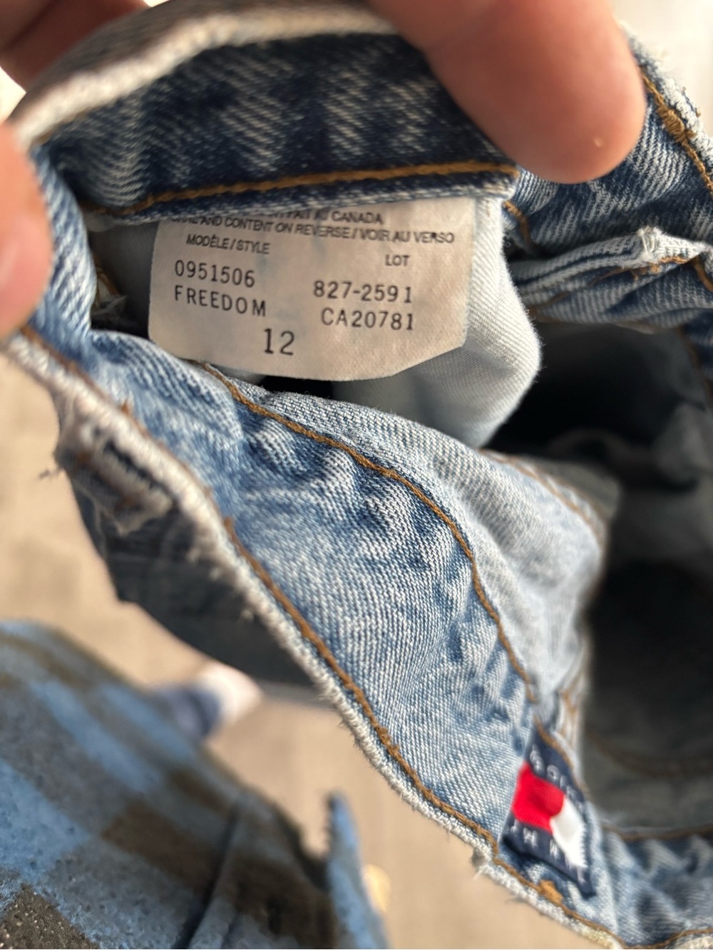 Vintage Tommy Hilfiger High-Rise Light Blue Denim Jeans - Picture 12 of 15